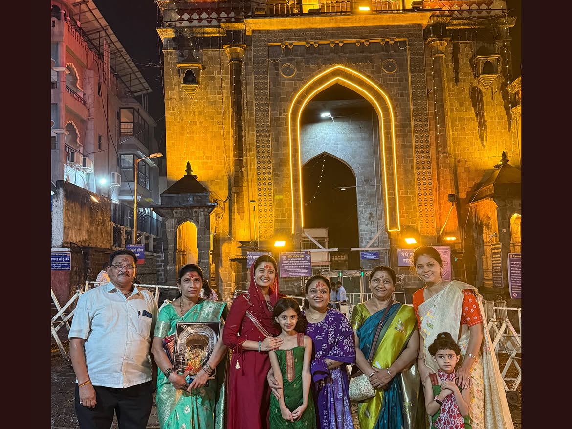 Prajakta Mali Tulja Bhavani drashan