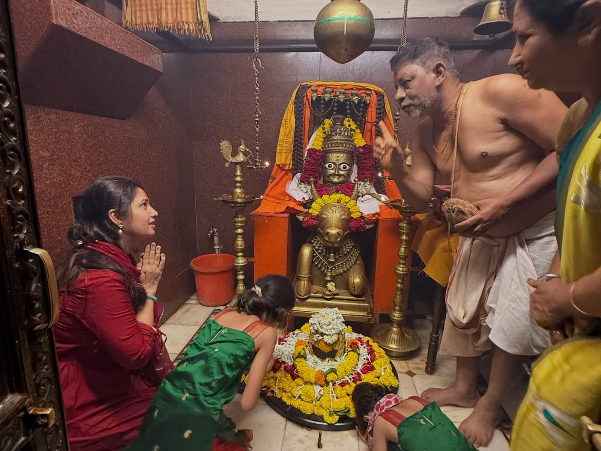 Prajakta Mali Tulja Bhavani drashan