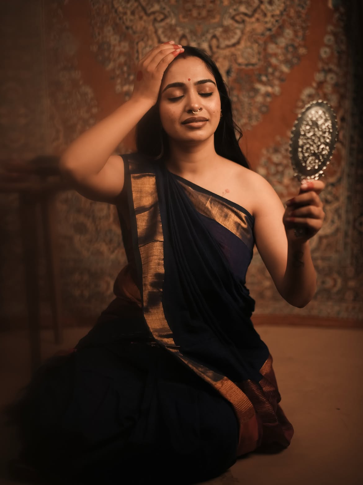 Pratiksha Shiwankar saree photoshoot without blouse