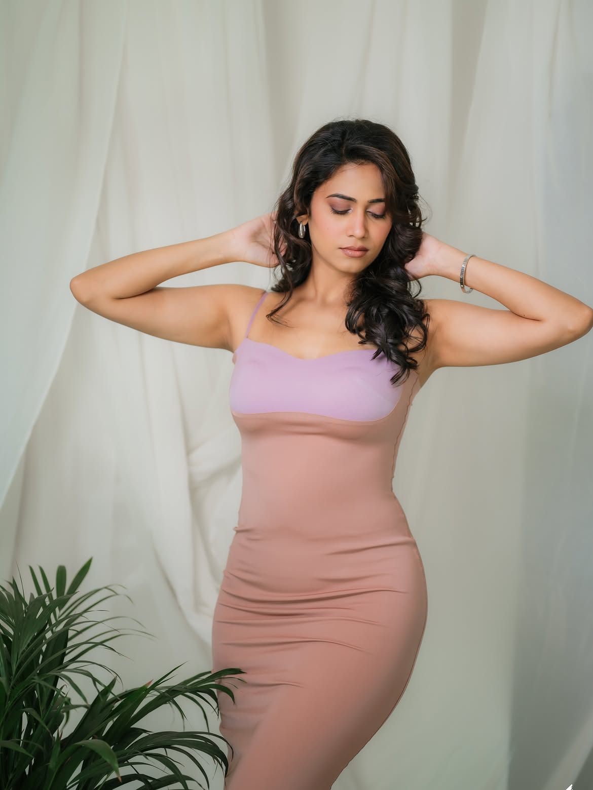 Yogita Chavan glamourous look