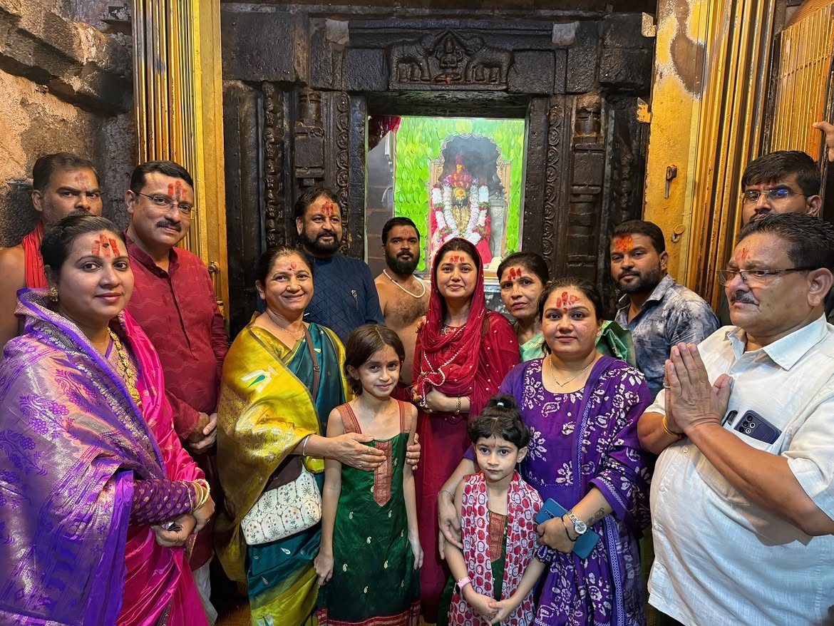 Prajakta Mali Tulja Bhavani drashan
