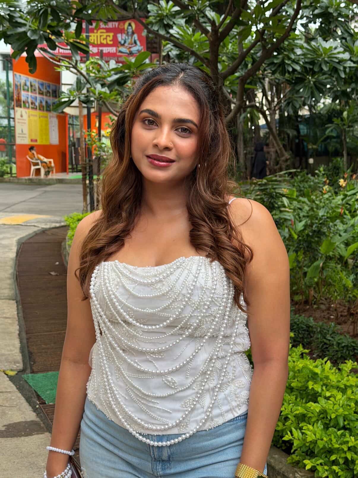 Amruta Dhongde stylish look