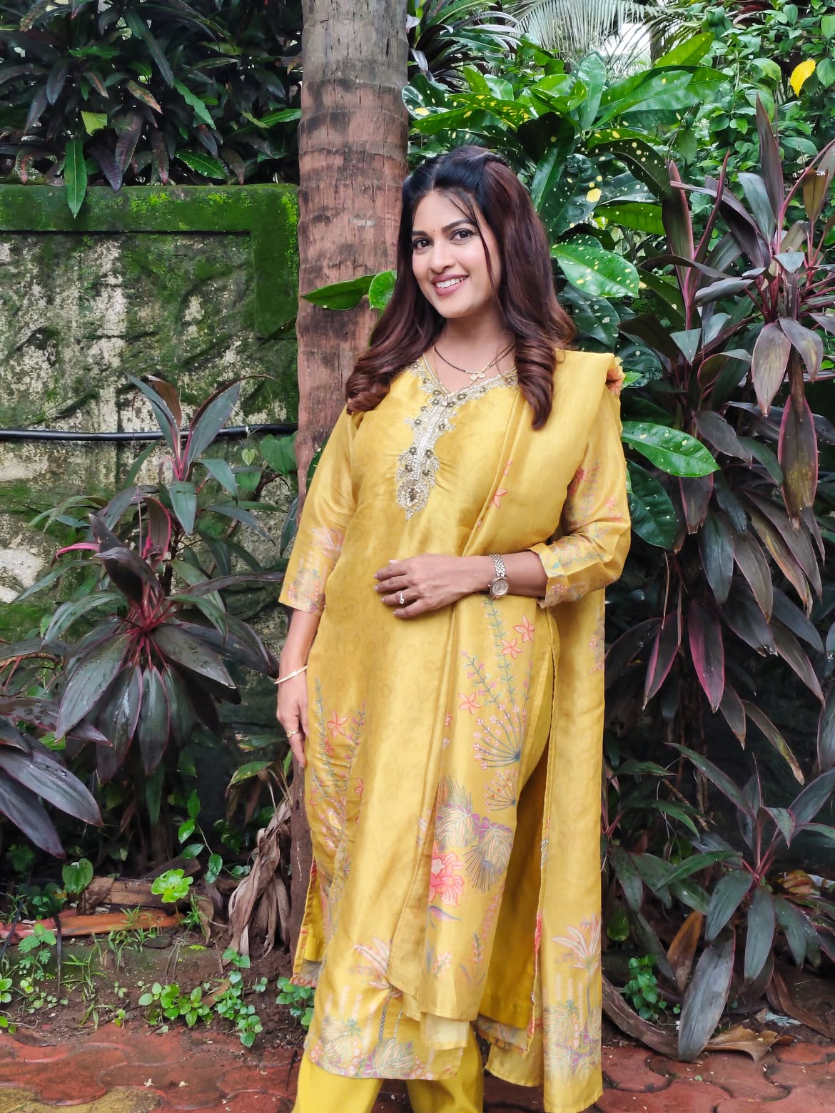 Dhanashree Kadgaonkar Versova beach photos