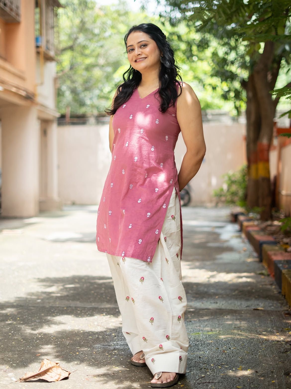 monika dabade pink kurti look