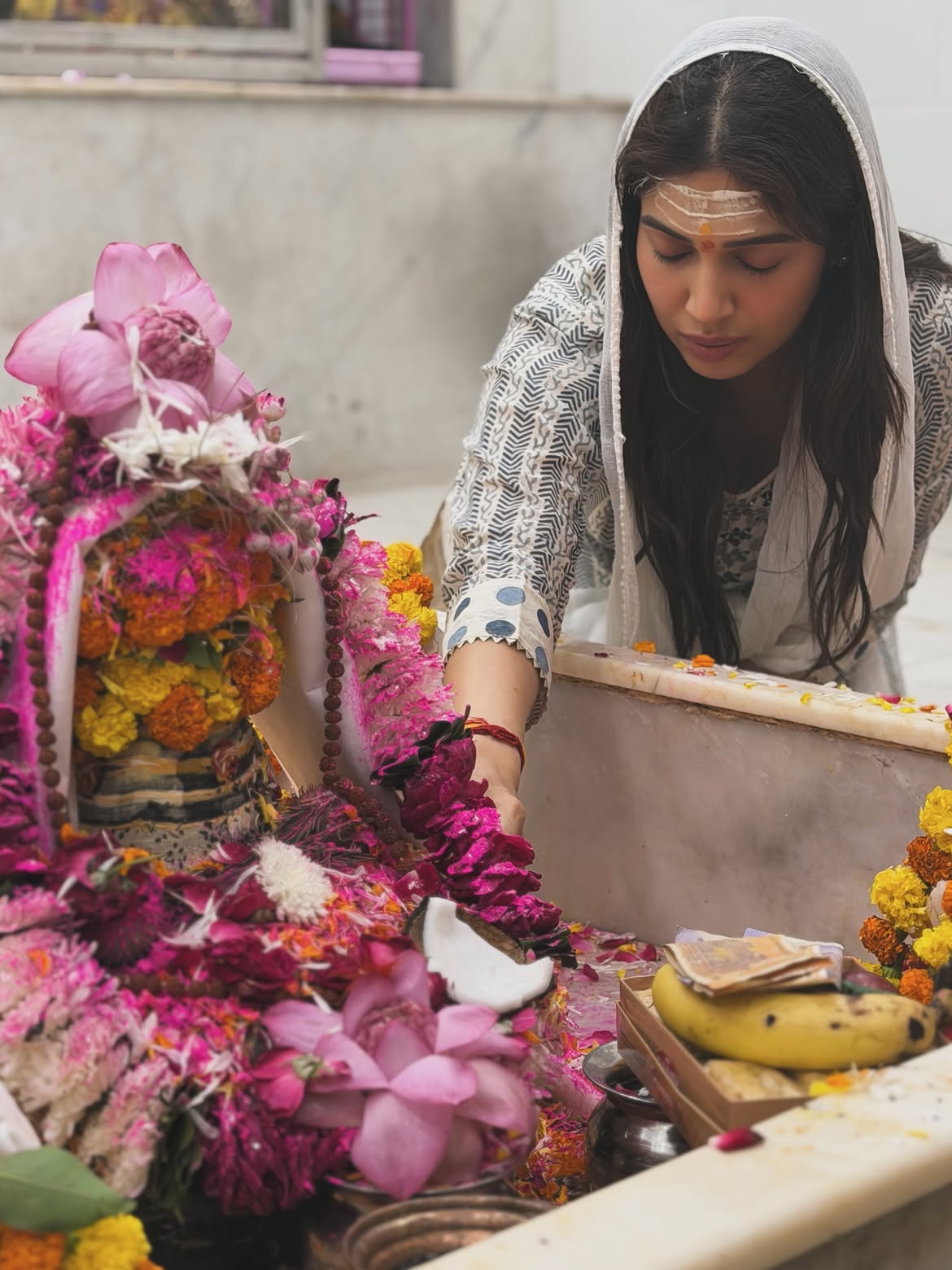 Bhumi Pednekar visits Shiva temple