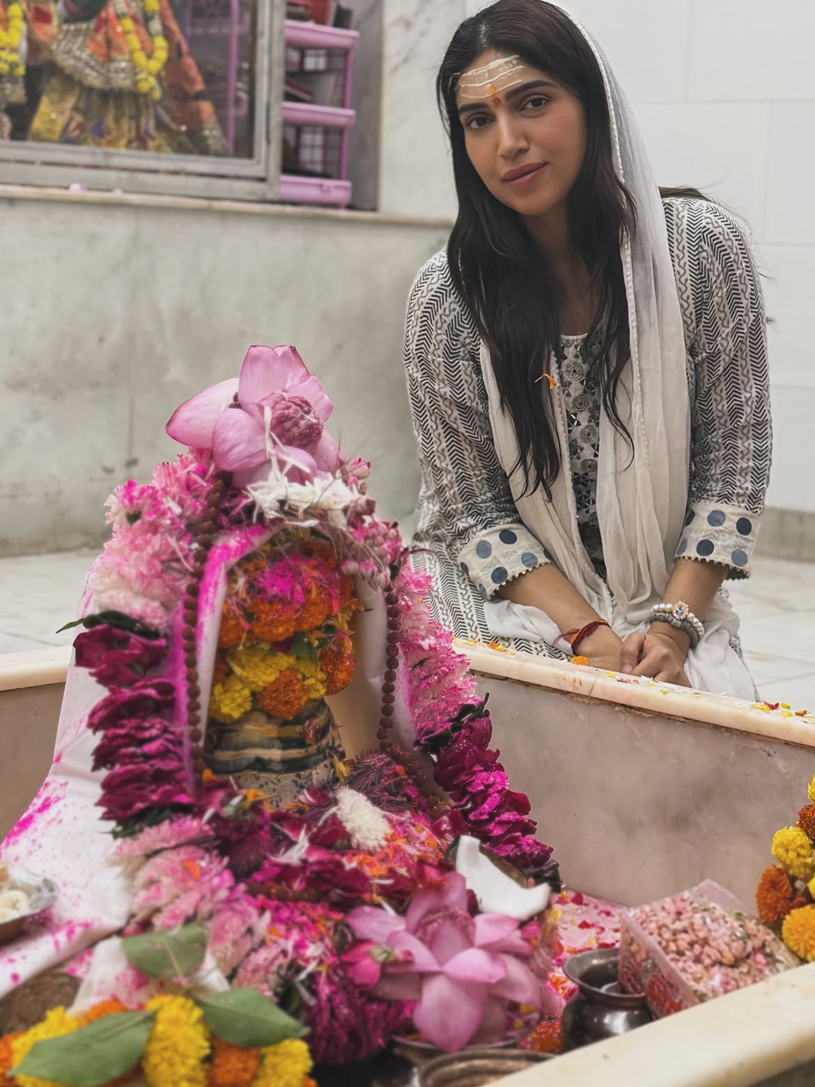 Bhumi Pednekar visits Shiva temple