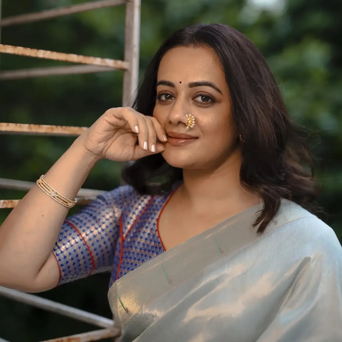 spruha joshi saree look