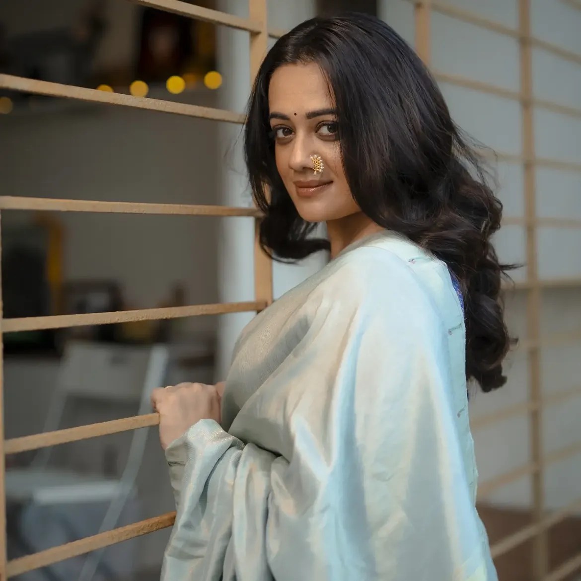 spruha joshi saree look
