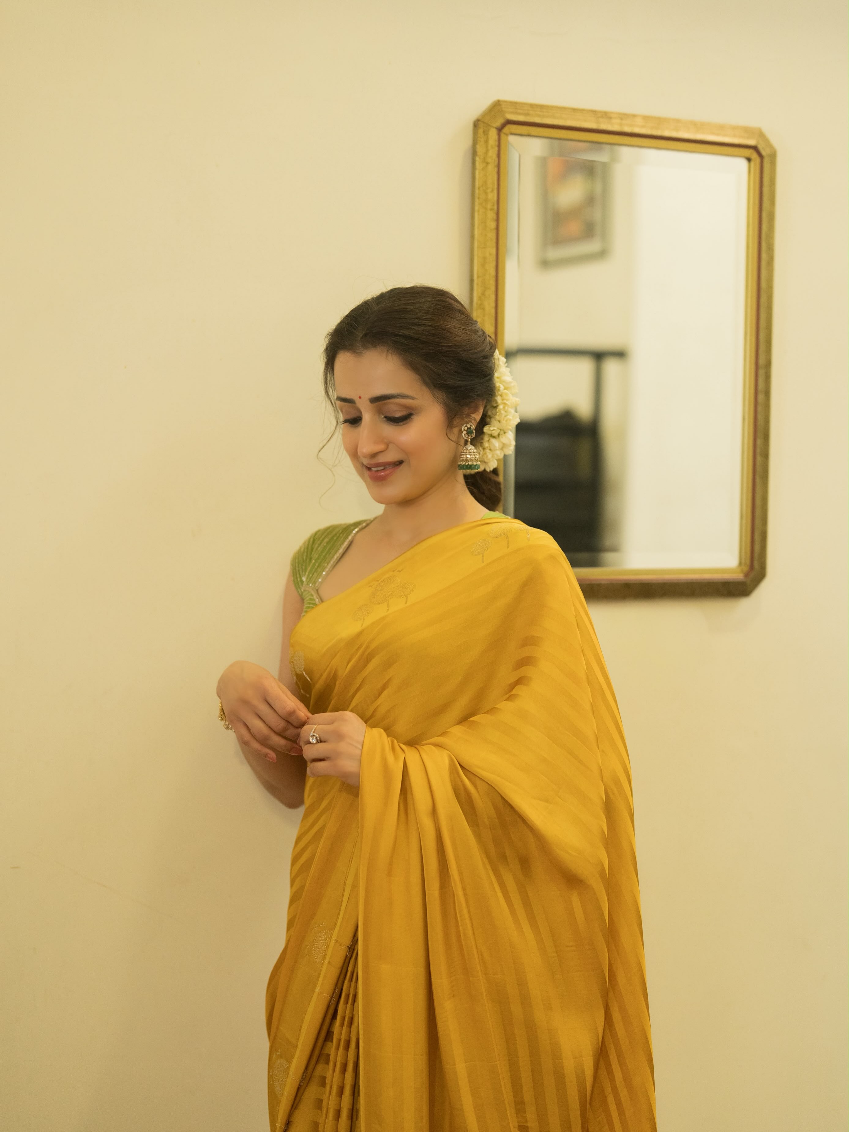 Trisha Krishnan yellow saree look