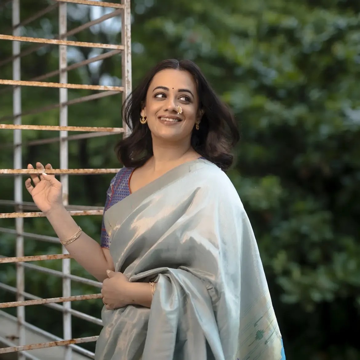 spruha joshi saree look