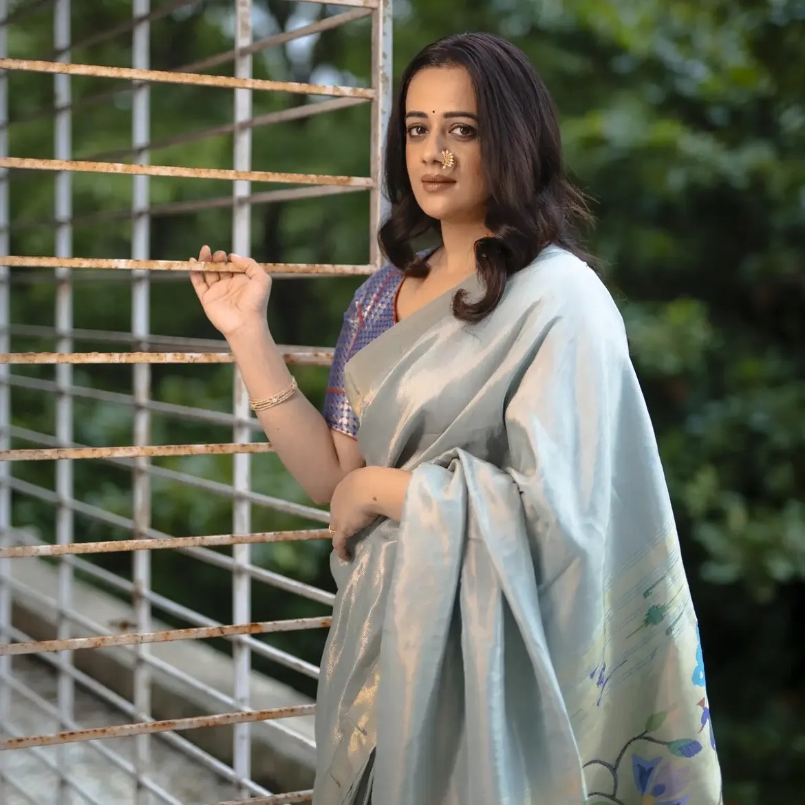 spruha joshi saree look