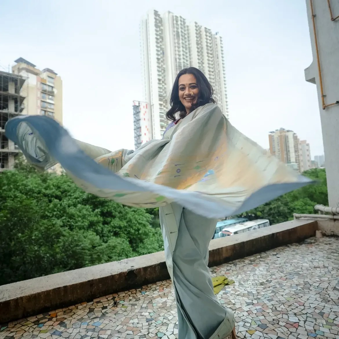 spruha joshi saree look