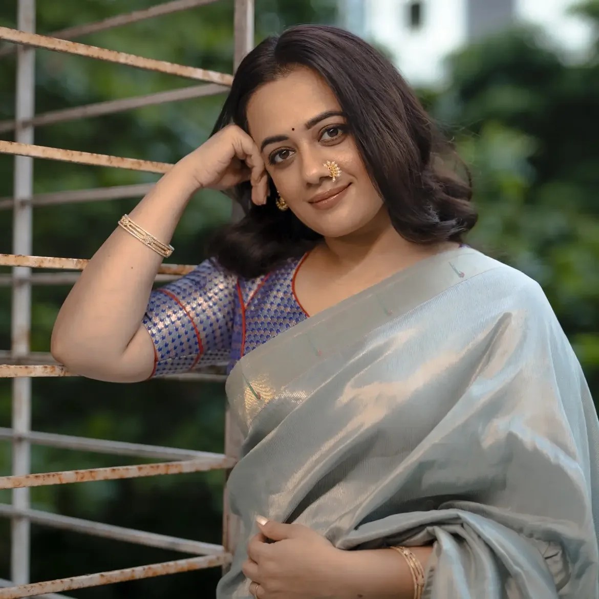 spruha joshi saree look