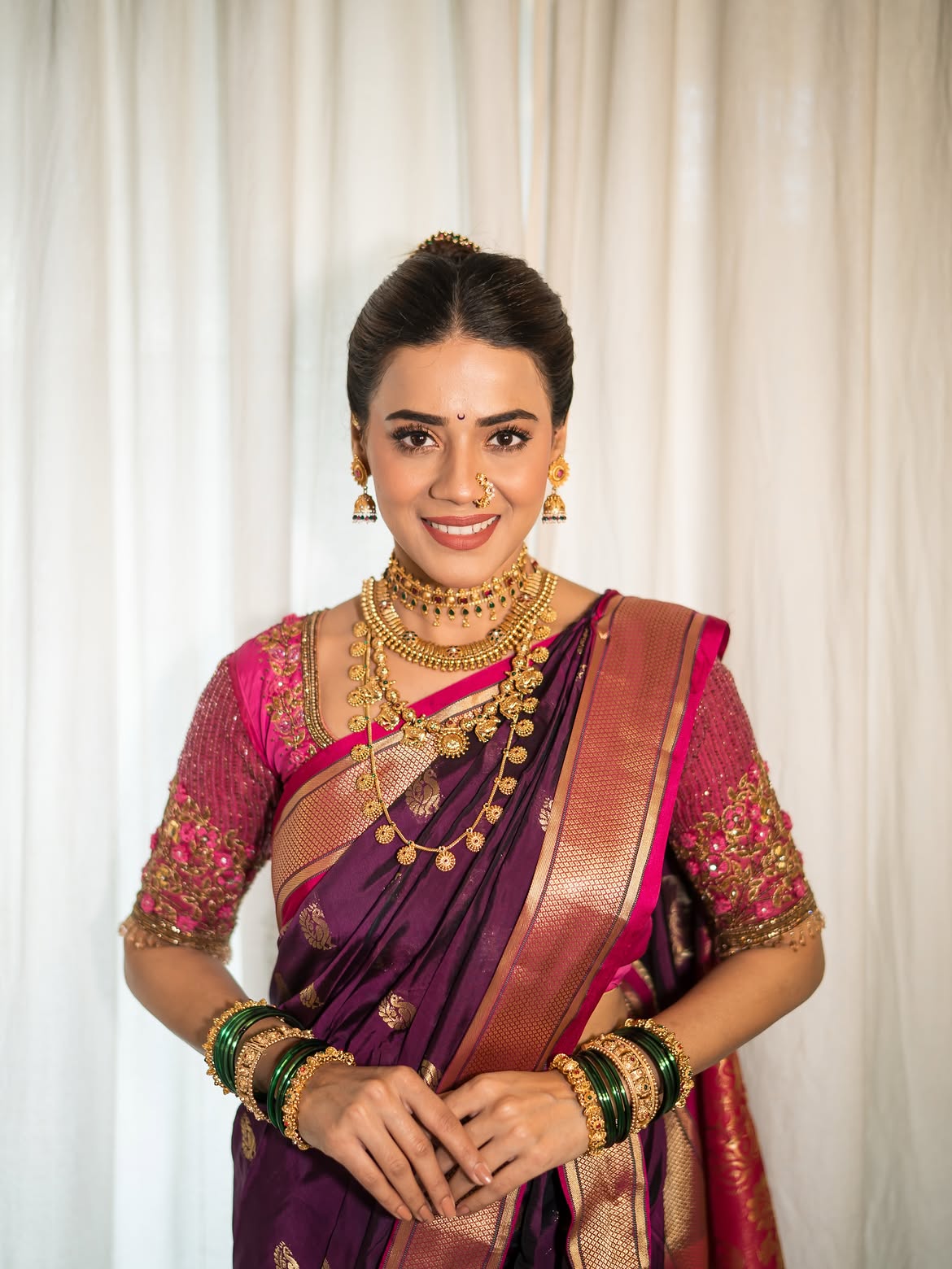 Pratiksha Mungekar maroon saree photos