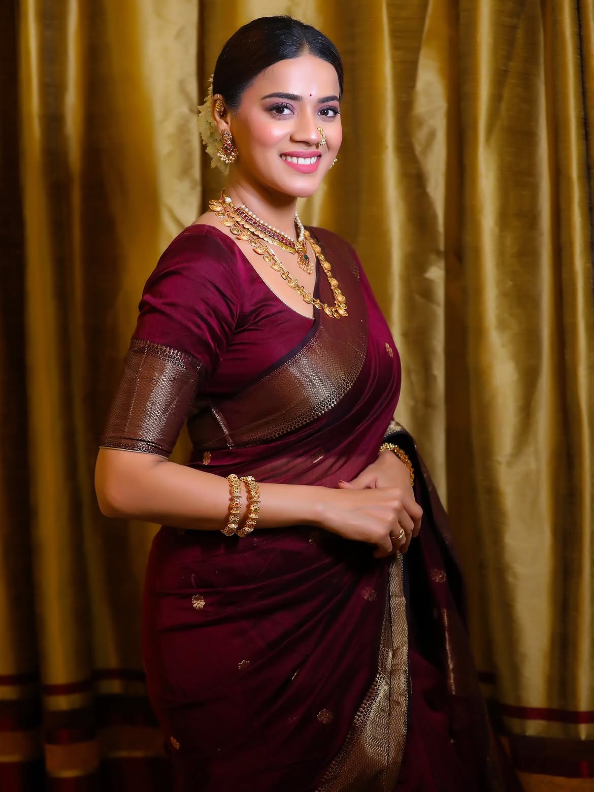 Pratiksha Mungekar yellow saree photos