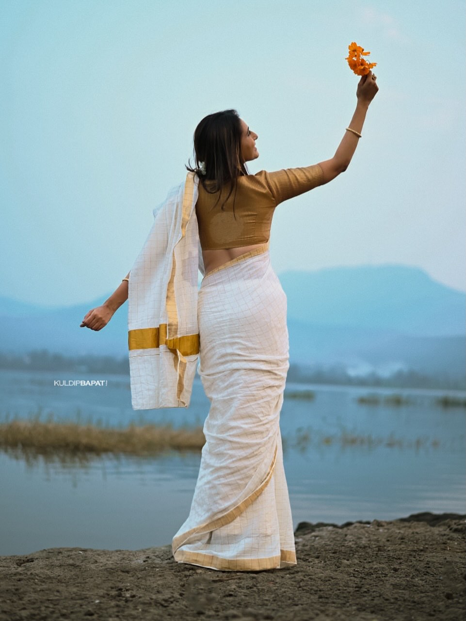 Reshma Shinde white saree look