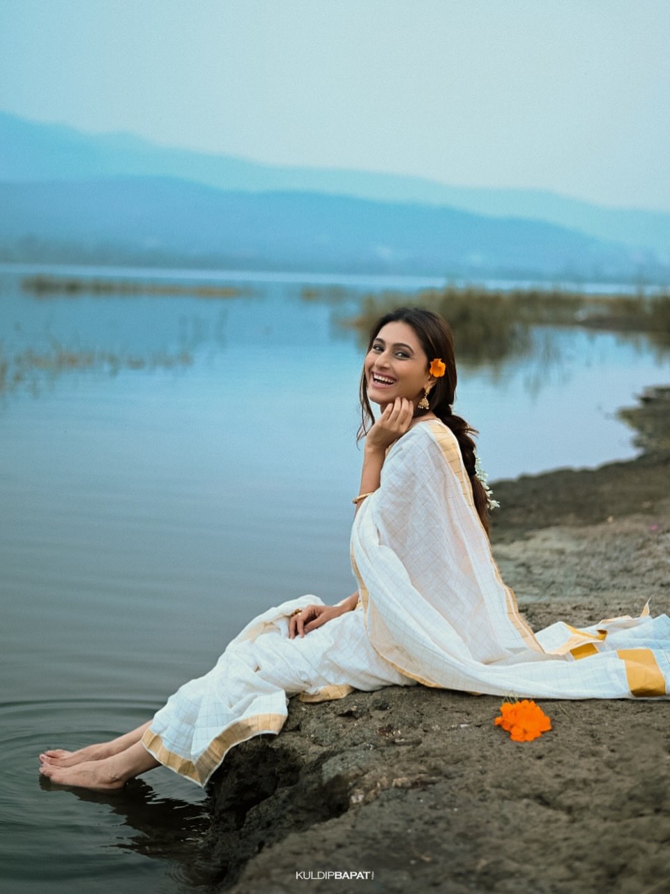 Reshma Shinde white saree look