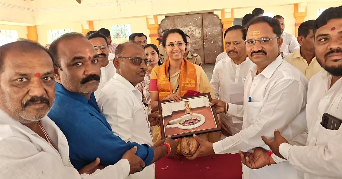 Supriya Sule Someshwar temple Baramati