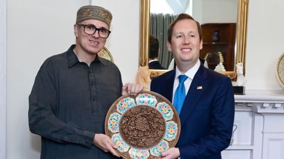 US Ambassador Sergio Gor Jammu Kashmir Visit in Srinagar | Sergio Gor Omar Abdullah Meeting Srinagar discussion | अमेरिकेचे राजदूत सर्जियो गोर श्रीनगर दौरा | मुख्यमंत्री ओमर अब्दुल्ला आणि सर्जियो गोर भेट