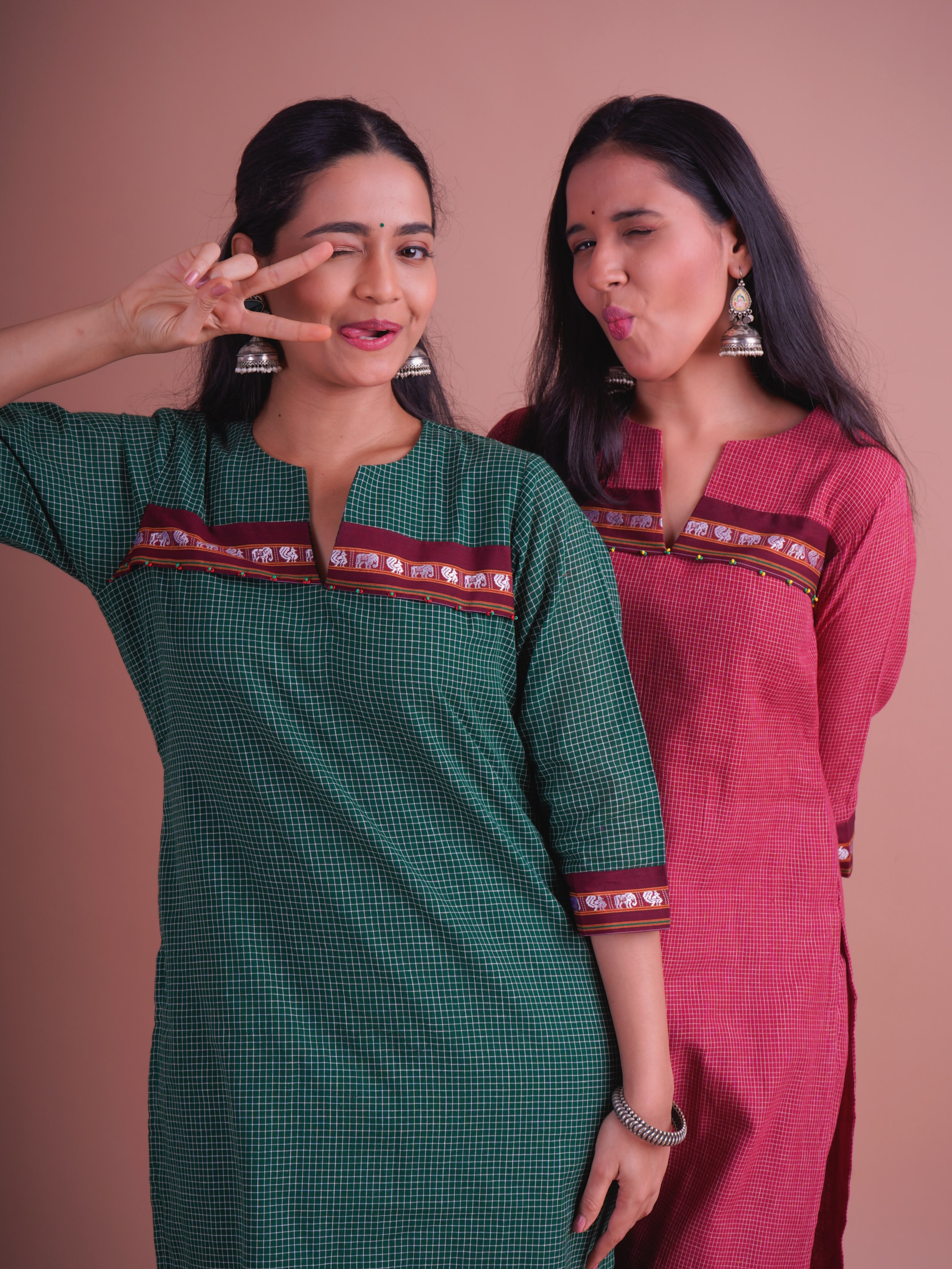 Aalapini Nisal Vallari Viraj Twinning Photoshoot