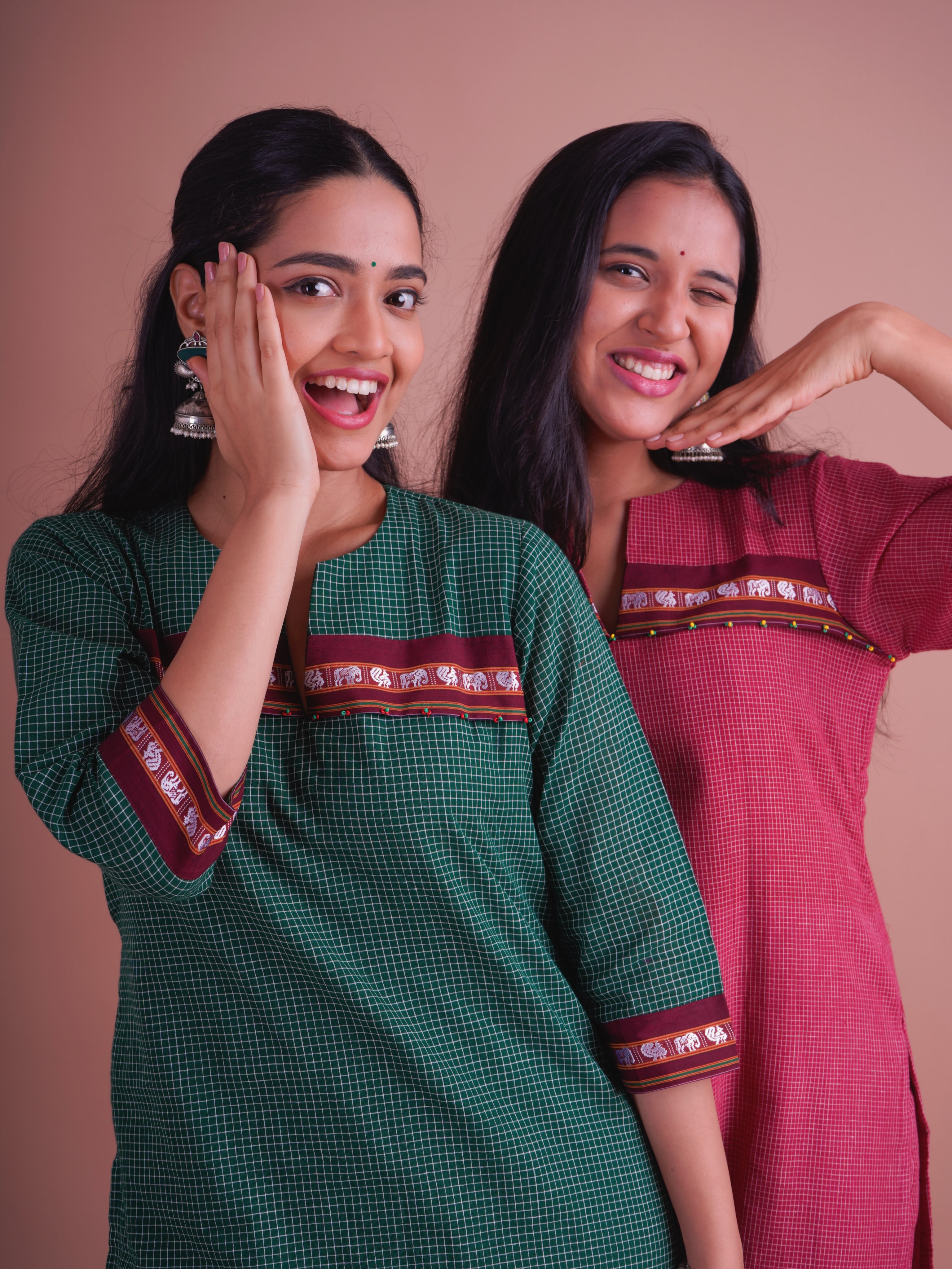 Aalapini Nisal Vallari Viraj Twinning Photoshoot