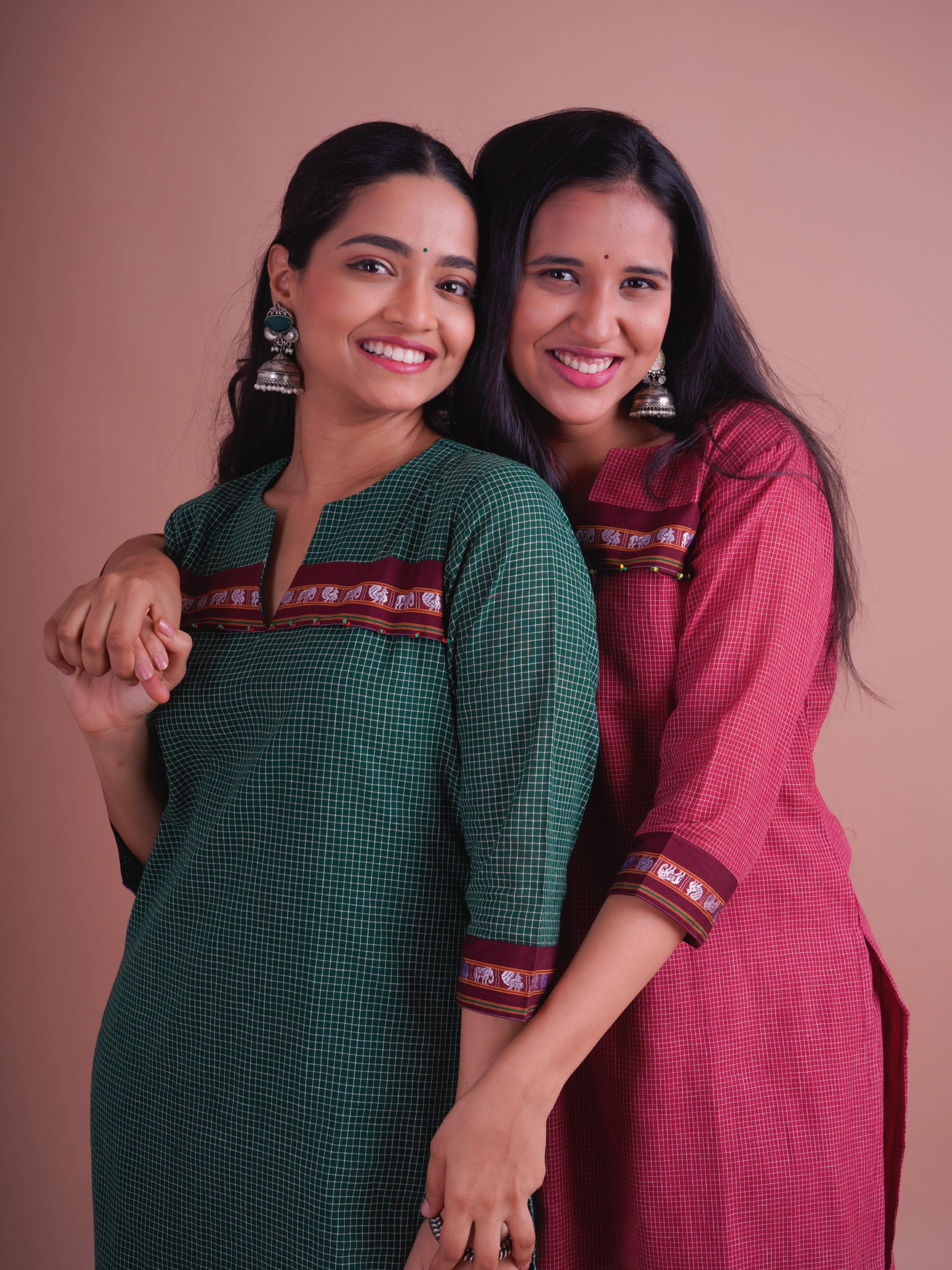 Aalapini Nisal Vallari Viraj Twinning Photoshoot