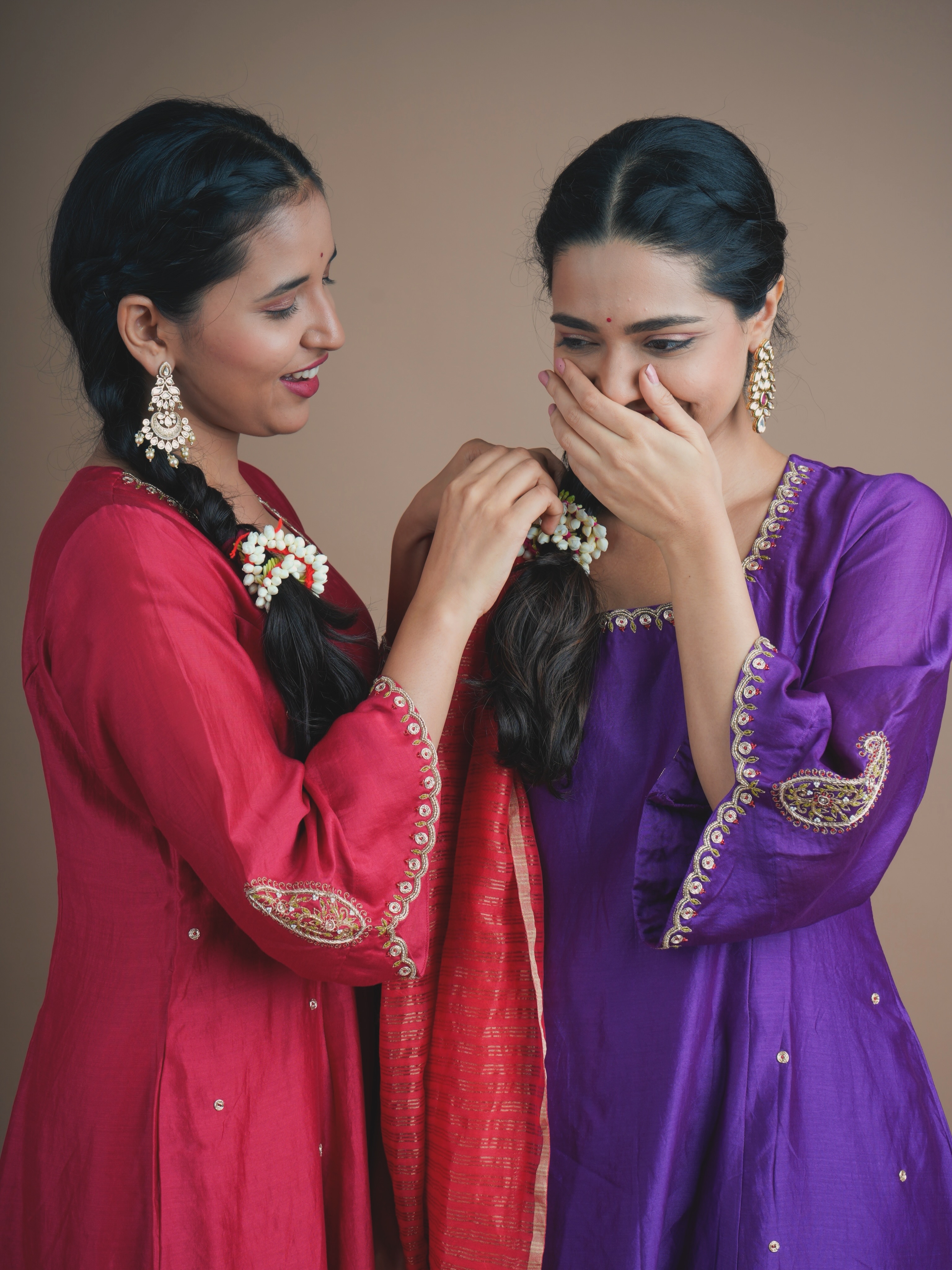 Aalapini Nisal Vallari Viraj Twinning Photoshoot