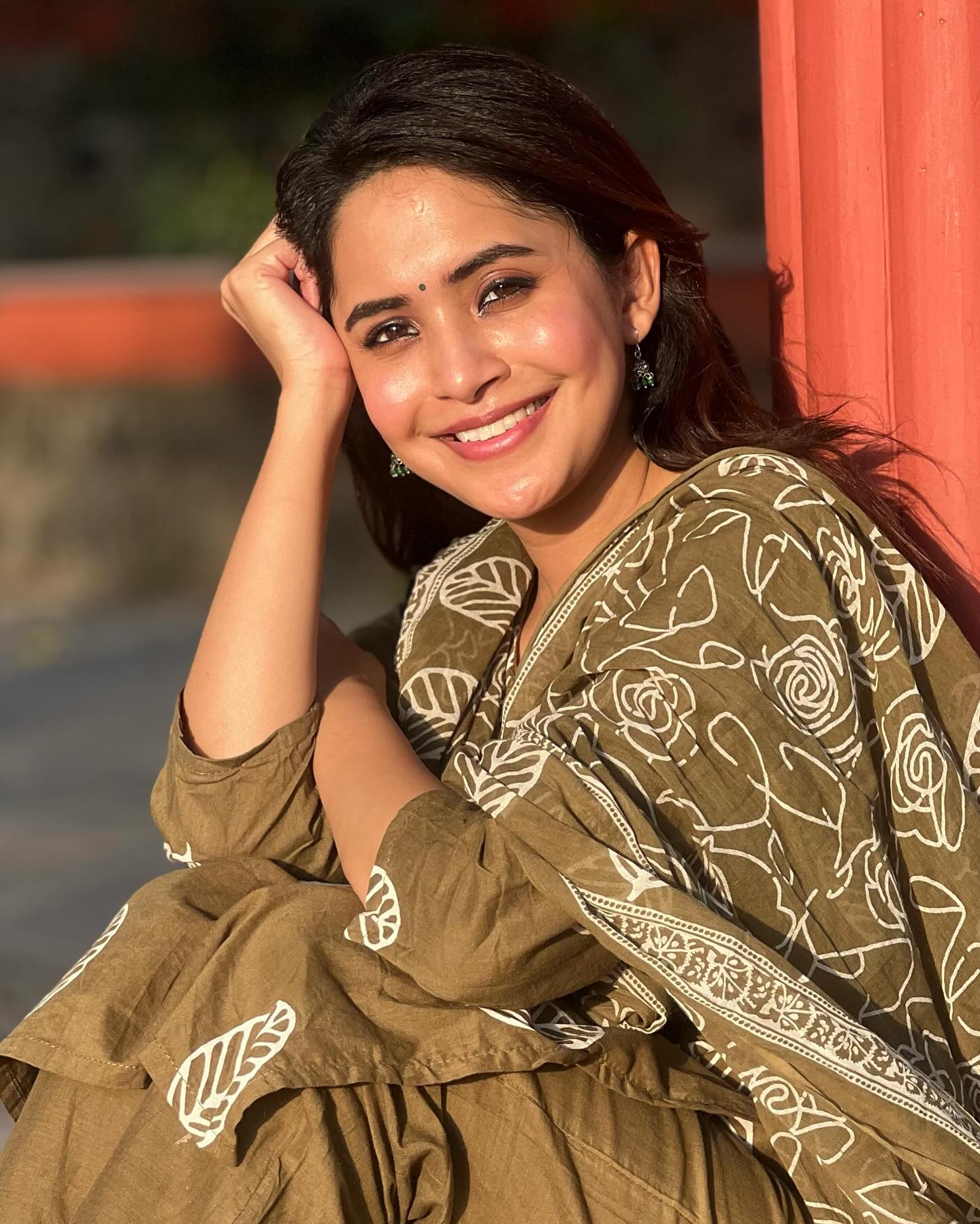 Anushka Sarkate Golden Dress Look