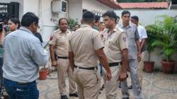 क्राईम वेब सिरीज पाहिली अन् पतीने पत्नीला संपवलं, १२ लाख घेऊन पळताना पोलिसांनी ठोकल्या बेड्या!