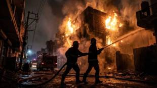 A massive fire engulfed a hotel on Mirza Ghalib Street in Central Kolkata early on Wednesday (AI image used for represantaiton only)