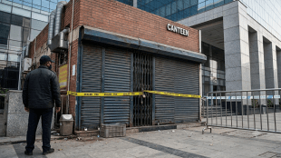 FDA seals MMRDA BKC canteen | MMRDA headquarters canteen action Mumbai | Mumbai FDA news contractor fine | BKC MMRDA food safety violation news