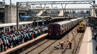 mumbai local train delayed today | western railway technical snag | dadar vasai goregaon train updates | mumbai suburban railway status