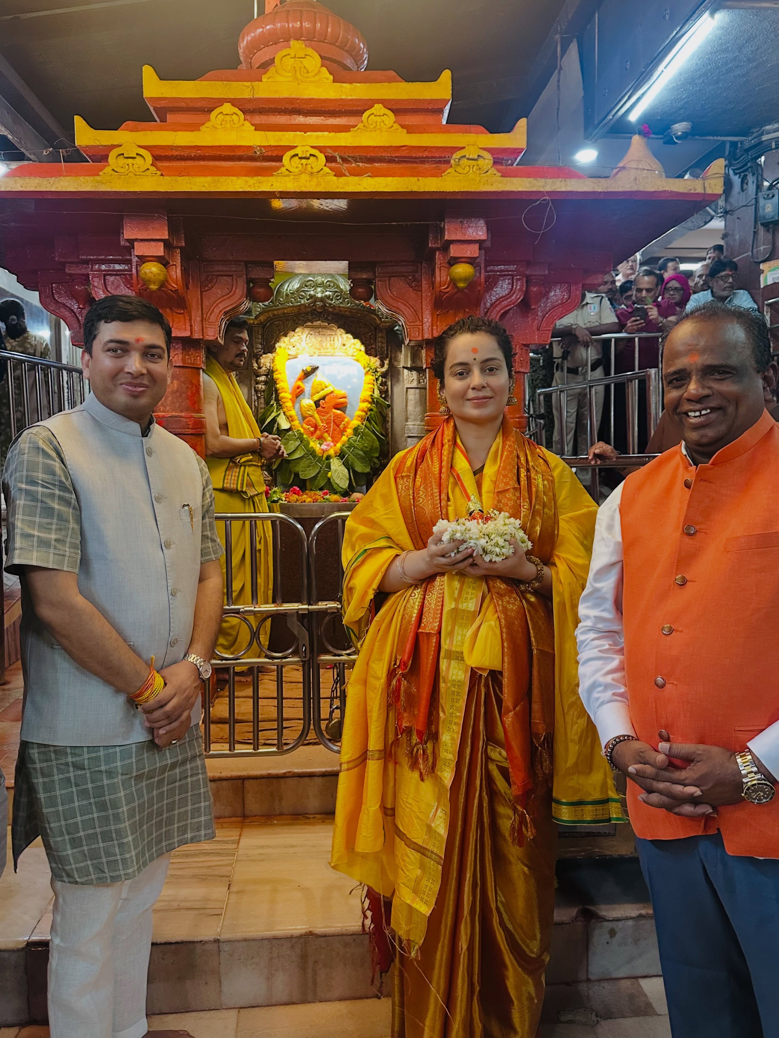 Kangana Ranaut At Siddhivinayak Mumba Devi Temple