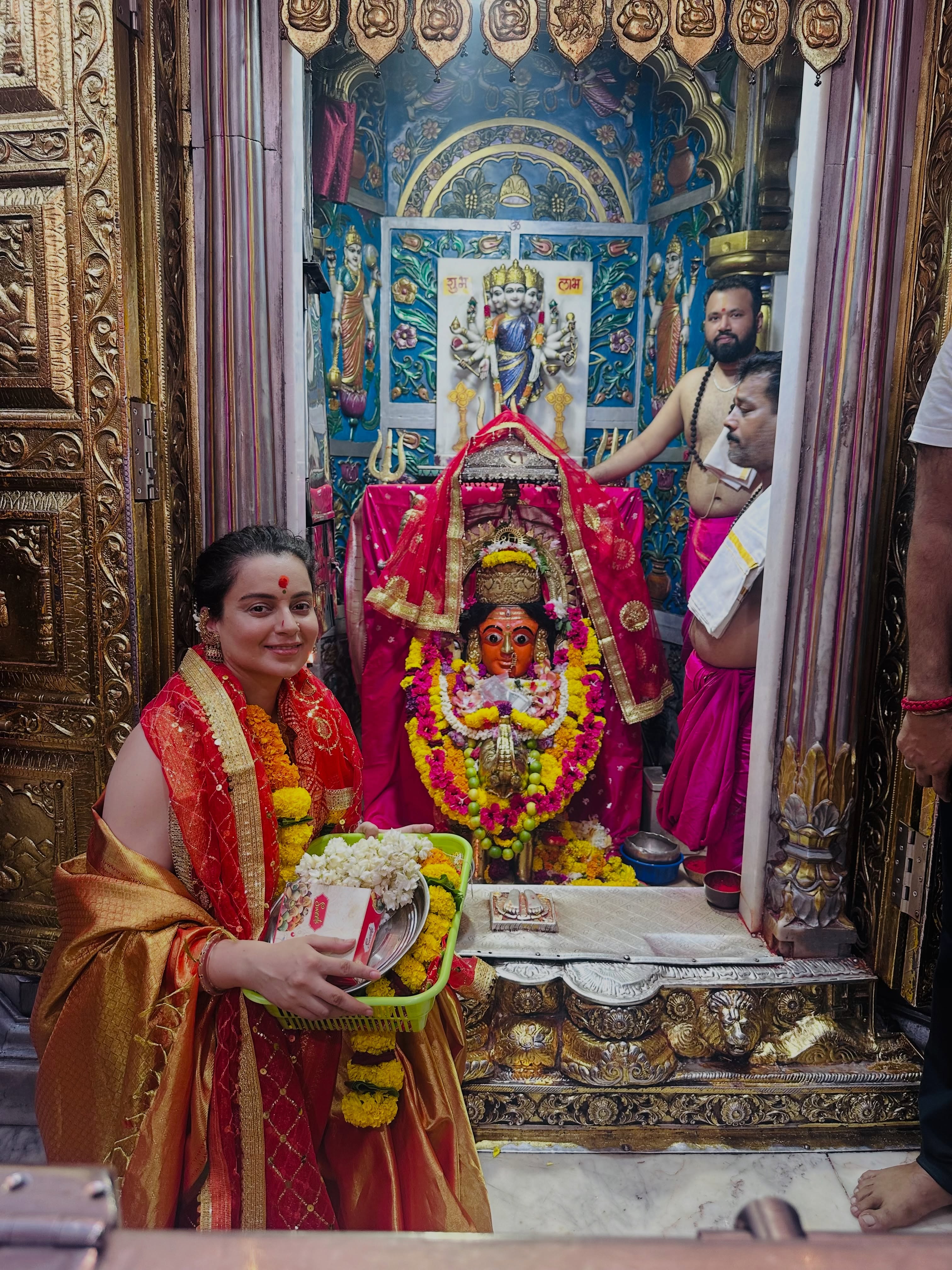 Kangana Ranaut At Siddhivinayak Mumba Devi Temple