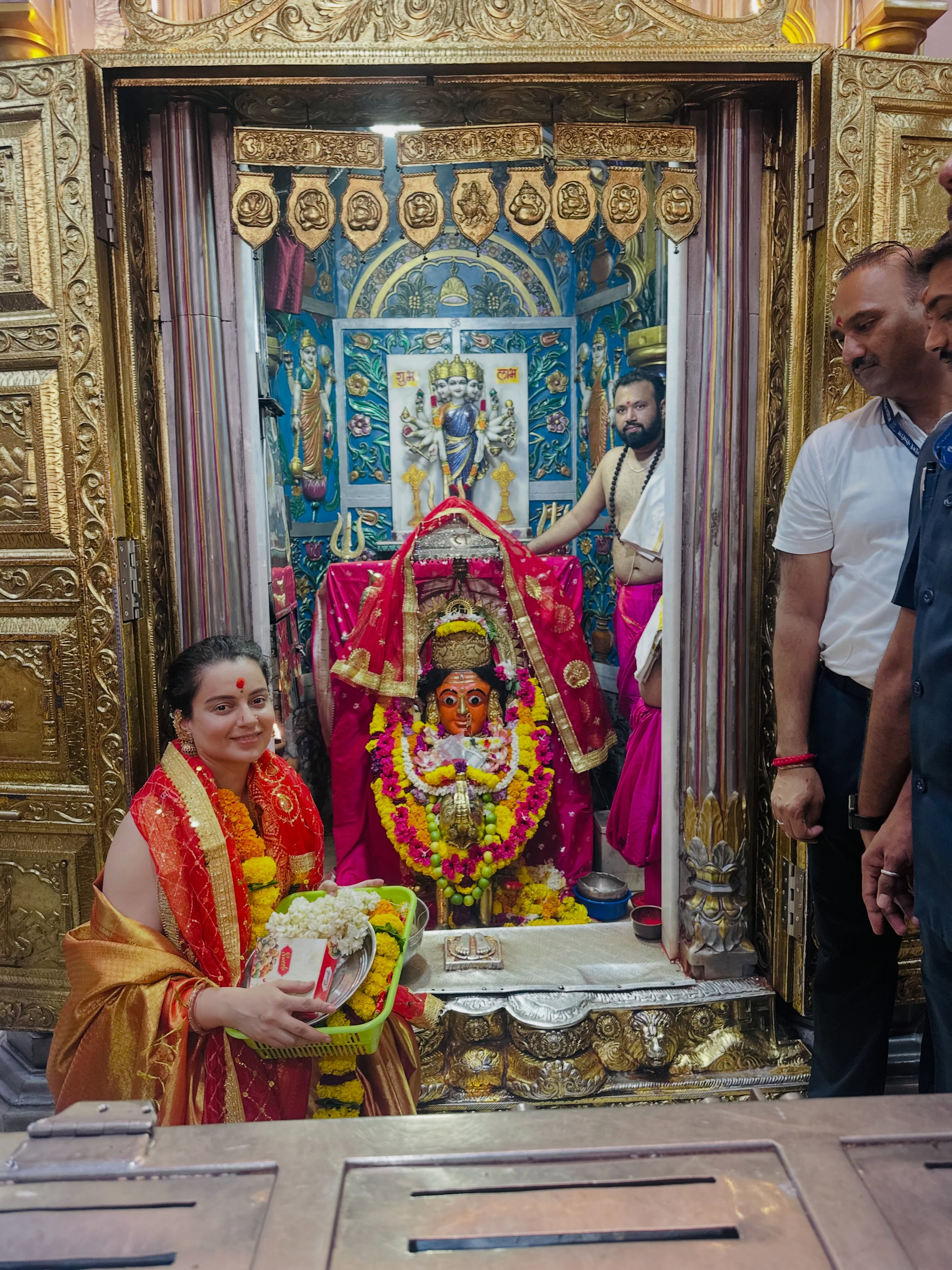 Kangana Ranaut At Siddhivinayak Mumba Devi Temple