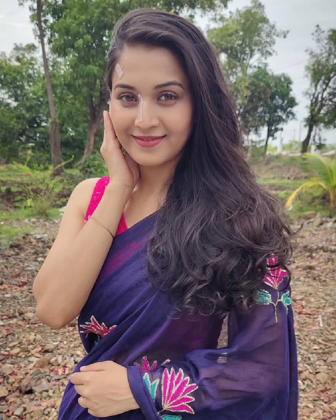Mahima Mhatre saree look viral