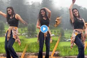 Young Girl dance on Bheegi Huyee Hai Raat