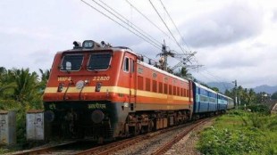 indian railways ac train bedroll theft | ac coach linen items stolen loss rti report | indian railway passangers stole bedroll blanket towel sheets | railways ac train bedroll theft loss 104 crore