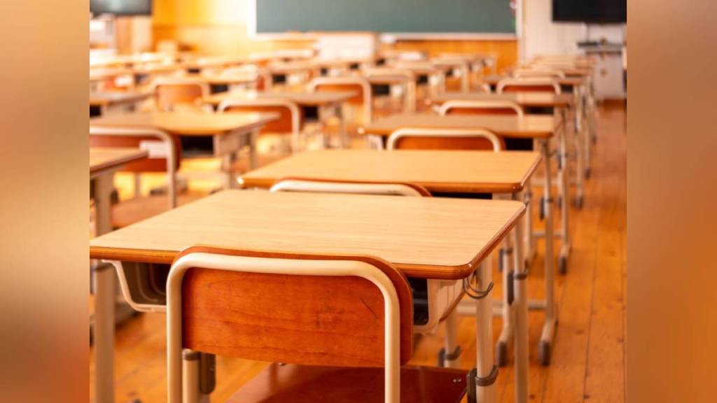 Mumbai school show cause notice | Ek Ped Maa Ke Naam target incomplete | Education department Mumbai notice | Sanjay Javire West Zone inspection Mumbai school show cause notice | Ek Ped Maa Ke Naam target incomplete | Education department Mumbai notice | Sanjay Javire West Zone inspection