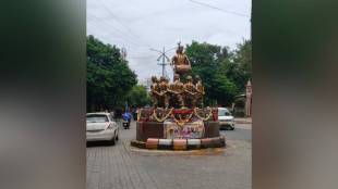 vasai babhola naka tribal statue | world tribal day vasai virar civic news | palghar district civic maintenance | vasai virar municipal corporation sculpture beautification