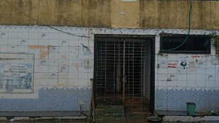 Vasai ST bus depot dirty toilets | Vasai bus stand women passengers inconvenience | Palghar MSRTC bus stop hygiene issues | Maharashtra ST stand sanitation problem