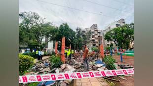 Mumbai Sion garden gazebo roof collapse | Pratiksha Nagar Mala Garden accident | BMC garden gazebo roof collapsed Sion | Sion Hospital injured elderly citizens Mumbai