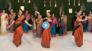 Aunty dance on dongrache aarun ek bai