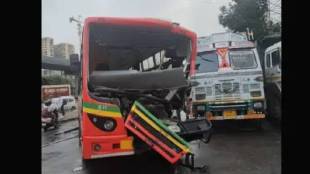 BEST Contract Bus Accident Gokhale Bridge | Andheri Mumbai Road Accident News | BEST Bus Crashes Into Vehicles Andheri | Oshiwara Depot PMI Bus Accident Mumbai