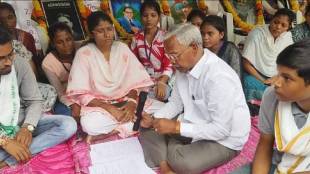 Nanded Tribal Students Protest | Kinwat Caste Validity Office Demand | Nanded Collector Office Agitation | Maharashtra Tribal Development News