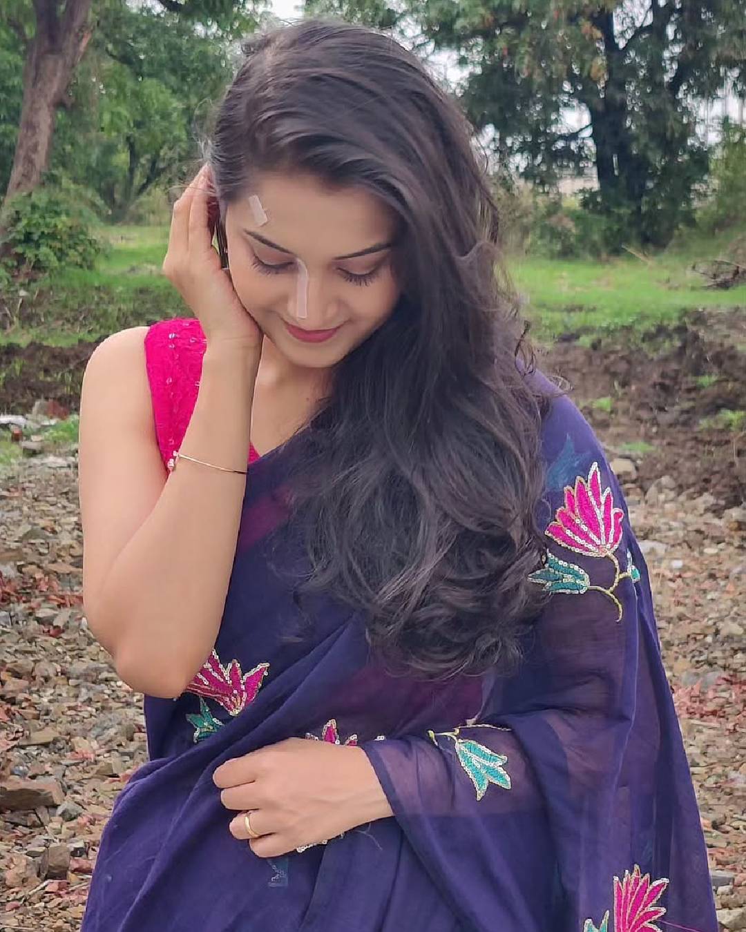 Mahima Mhatre saree look viral