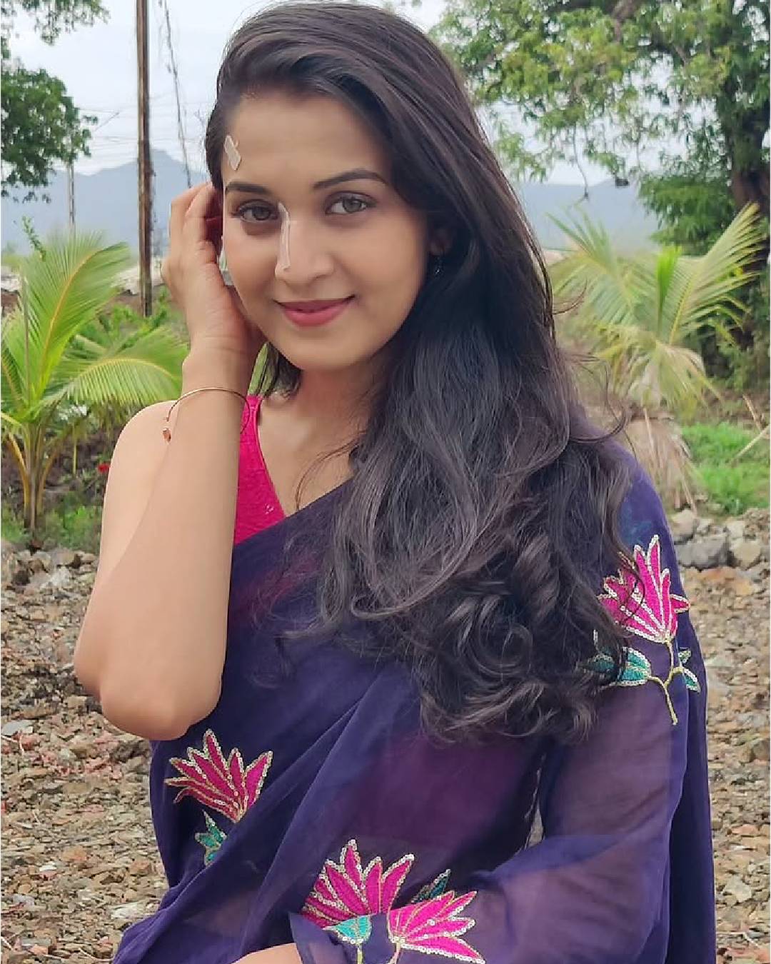 Mahima Mhatre saree look viral