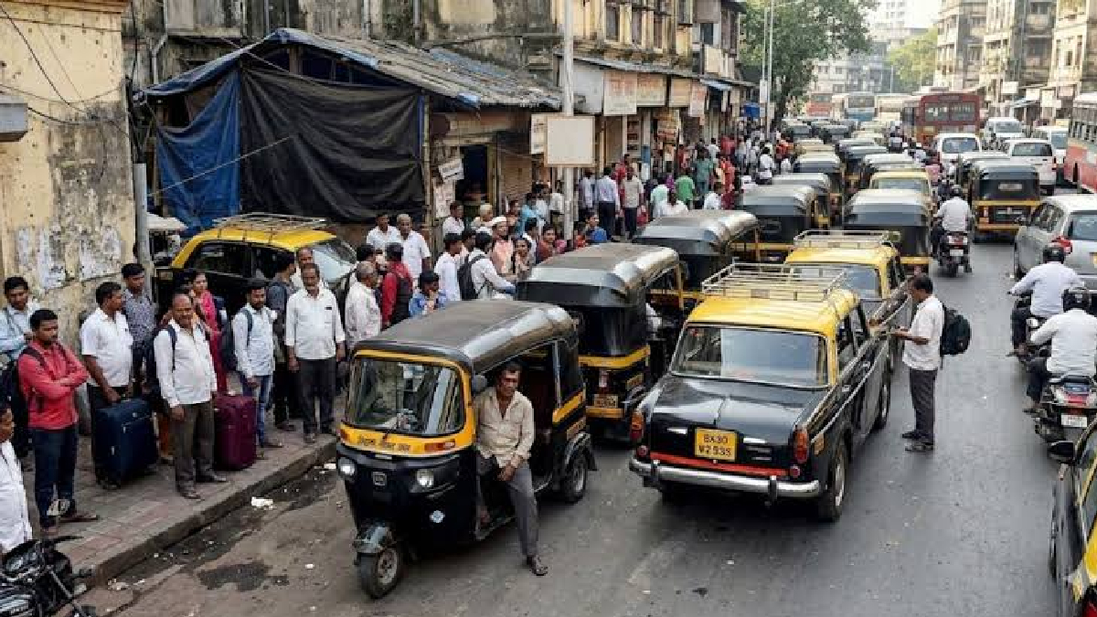 मुंबईत व्यवहारिक मराठी न येणाऱ्या रिक्षा-टॅक्सी चालकांवर RTO ची कडक कारवाई; कांदिवलीत चालकांचा संप तर १ सप्टेंबरपासून भाडेवाढ