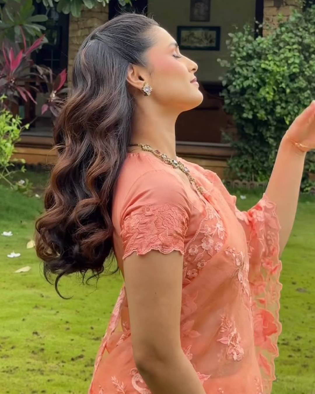 Vaishnavi Mahadik peach saree look