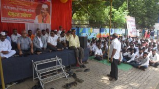 Hiraman Khoskar fast in Nashik | Igatpuri Rothe Erde company worker dispute | Nashik contract workers news | Nashik District Collectorate protest